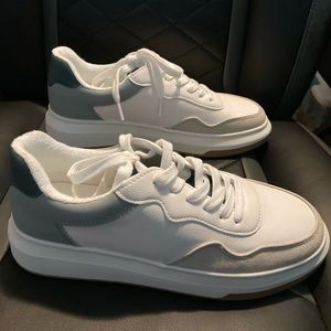 Universal Thread Blue and White Sneakers